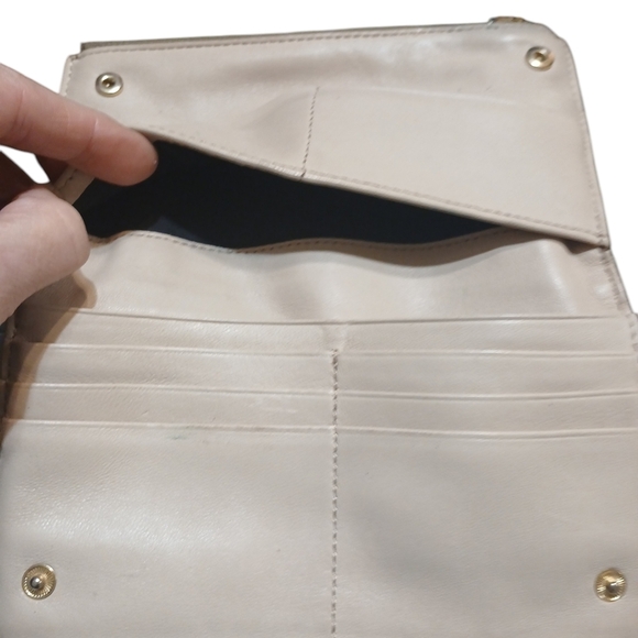 Margot Fine Leather Snap Wallet Snake Embossed Bi-Fold Wallet - Picture 5 of 9